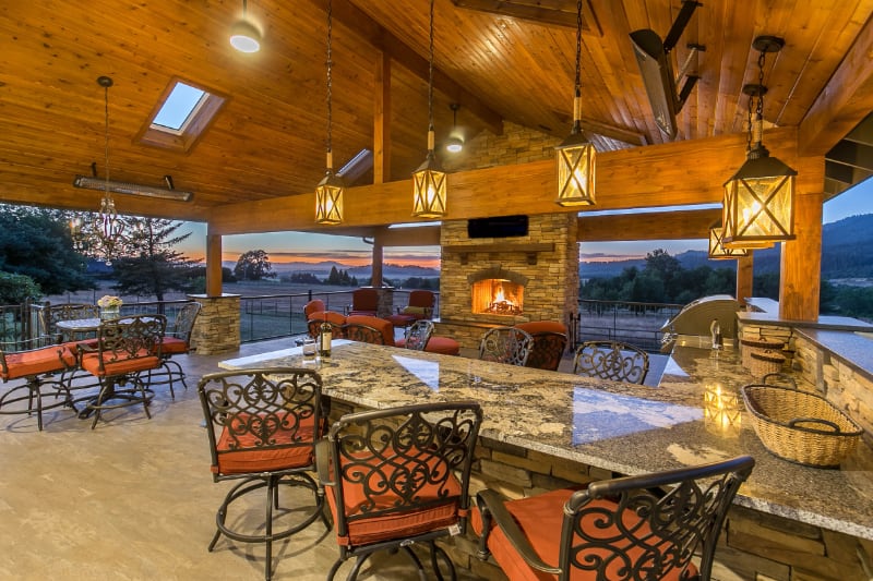 outdoor kitchen